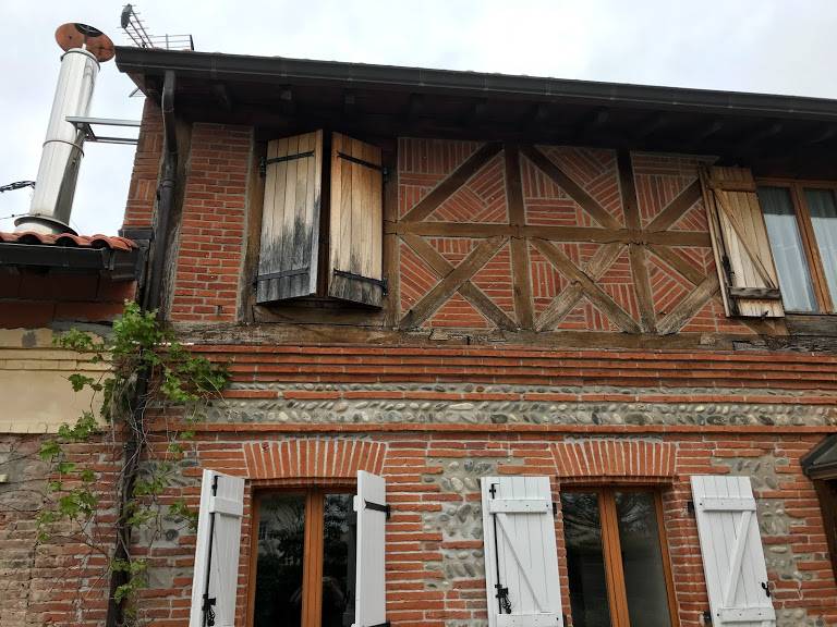 Rénovation des volets d'une maison avec du caractère sur la commune de Cugnaux