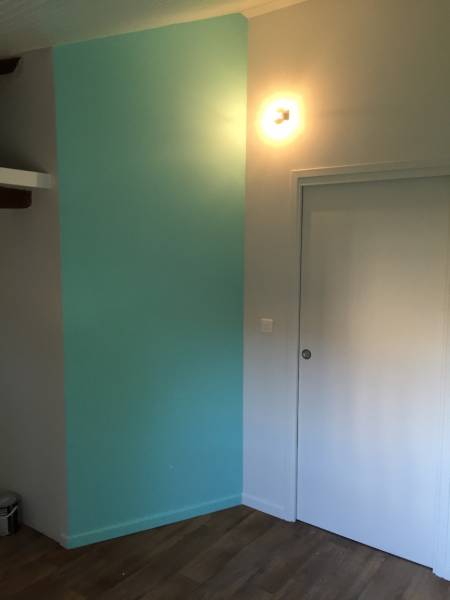 Pose d'une porte à galandage avec rénovation complète de la chambre et couloir peintre saint-lys