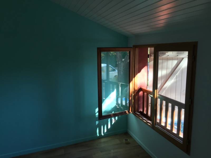 Pose d'une porte à galandage avec rénovation complète de la chambre et couloir peintre pro