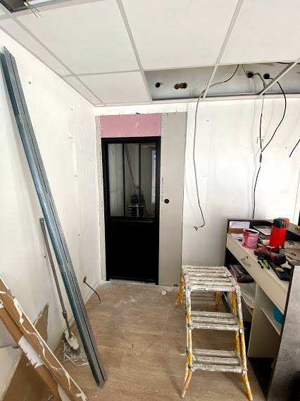 Modernisation complète d'un magasin de téléphonie sur la commune de Saint-Lys pose d'une pose style atelier