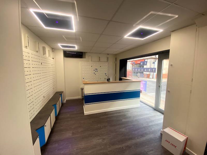 Modernisation complète d'un magasin de téléphonie sur la commune de Saint-Lys magasin de village