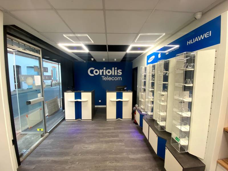 Modernisation complète d'un magasin de téléphonie sur la commune de Saint-Lys pose de porte verrière