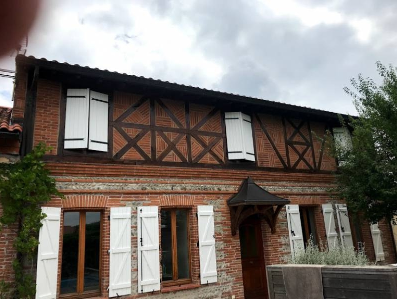 Rénovation des volets d'une maison avec du caractère sur la commune de Cugnaux peintre Saint-Lys