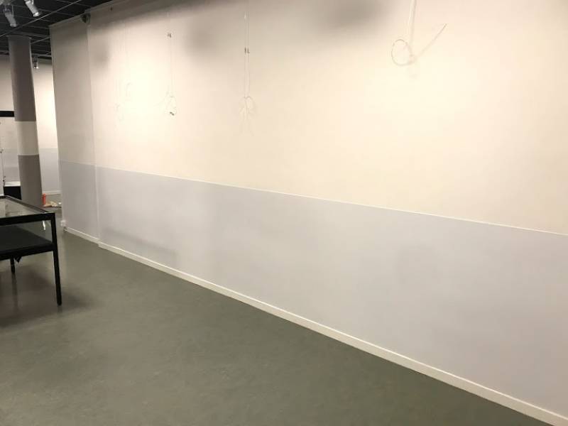 Artisan polyvalent dans le bâtiment pose decochoc